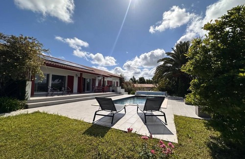 Arcangues Villa | Villa Basque Vue Piscine Campagne