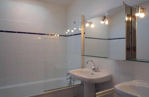 La Baule-Escoublac House | Villa Bauloise 5 pièces, 8 couchages, proche marché, plage, jardin, parking, BBQ - FR-1-245-131