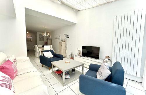 La Baule-Escoublac House | Villa Bauloise 5 pièces, 8 couchages, proche marché, plage, jardin, parking, BBQ - FR-1-245-131