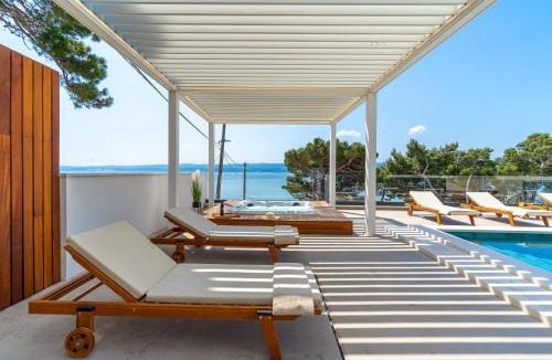 Duce Villa | Villa Bava with 4 En-suite Bedrooms, Heated 33 sqm Pool