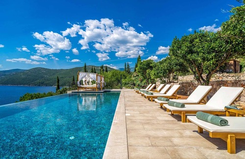 Molunat Villa | Villa Bay Breeze with Infinity Pool