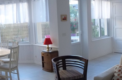 Ouistreham House | VILLA BEACH ENTRANCE - Full ground floor with free parking