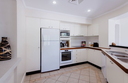Clifton Beach Apartment | Villa Beach Palm Cove
