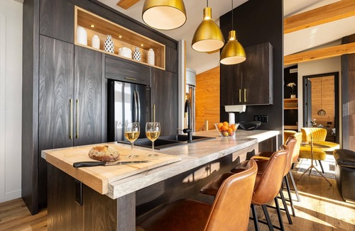 Les Eboulements Ski Chalet | Villa Bella 209: Views, Hot Tub & Private Elevator