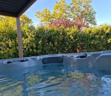 Saint-Fons Villa | VILLA BELLA avec piscine et jacuzzi