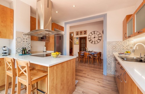 Castelldefels Villa | Villa 'Bella Estança' with Private Pool, Wi-Fi and Air Conditioning