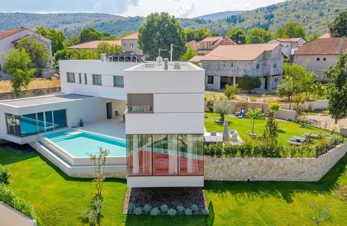 Zmijavci Villa | Villa Belle Vie - abundant in modern facilities, comforts and entertainment by MyWaycation