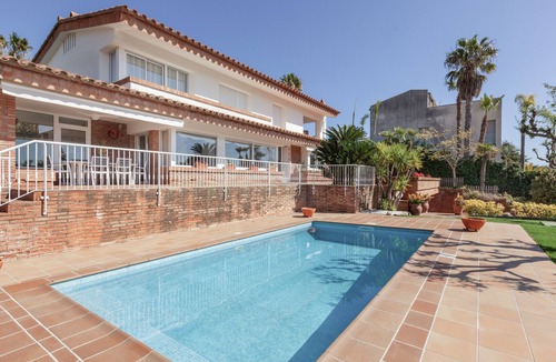 Canet de Mar Villa | Villa 'Berganti' with Private Pool, Wi-Fi, and Air Conditioning