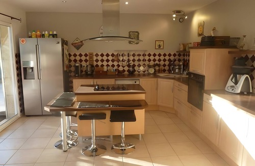 Laudun Villa | Villa “Between Vineyards and Garrigue” with Private Garden, Wi-Fi, and Air Conditioning