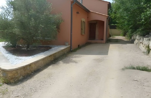Laudun Villa | Villa “Between Vineyards and Garrigue” with Private Garden, Wi-Fi, and Air Conditioning