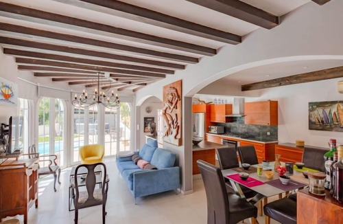 Plage de la Garonnette House | Villa Bindouletto by Interhome