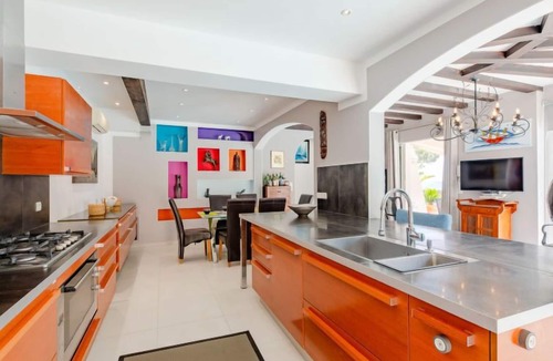 Plage de la Garonnette House | Villa Bindouletto by Interhome