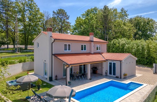 Kujici Villa | Villa Blaise with Pool, 4 Bedrooms with 4 Private Bathrooms, Hot Tub
