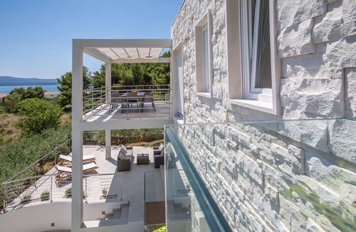 Bol Villa | Villa Blanca SAVE 20 percent on Split-villas com