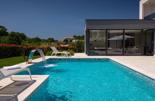 Kringa Villa | Villa Blanka by Villas Guide