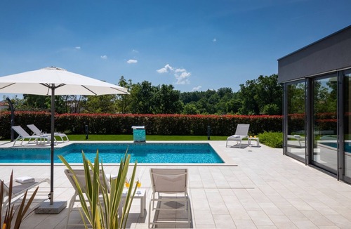 Kringa Villa | Villa Blanka by Villas Guide
