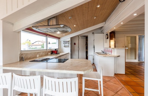 Sanguinet Villa | Villa 'Bleue' with Private Terrace, Wi-Fi and Air Conditioning