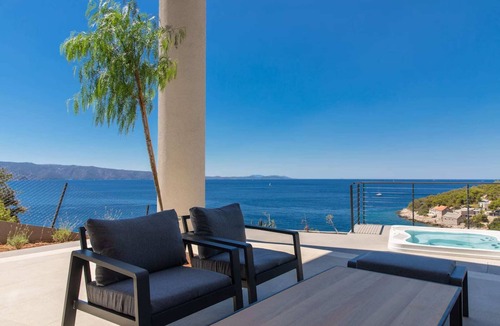 Nerezise Villa | Villa Blue Horizon- beachfront with pool and sea views - concierge