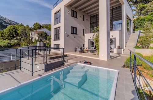 Nerezise Villa | Villa Blue Horizon- beachfront with pool and sea views - concierge