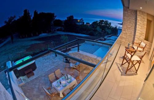 Krizine Villa | Villa Bobos place with Jacuzzi and Sauna 46D