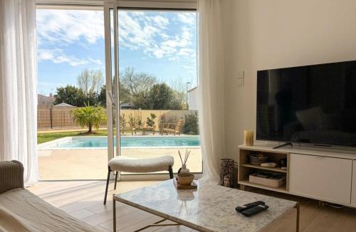 Le Bernard House | Villa Boheme-Piscine chauffee-proche ogliss park et plages
