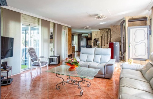 Plaissan Villa | Villa Bohemienne by Villa Plus