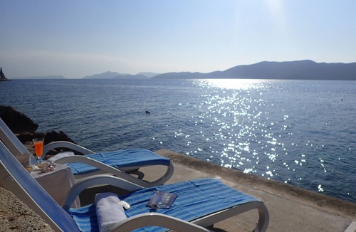 Slano Apartment | Villa BONADEA - modern two bedroom apartment at seafront, perfect getaway