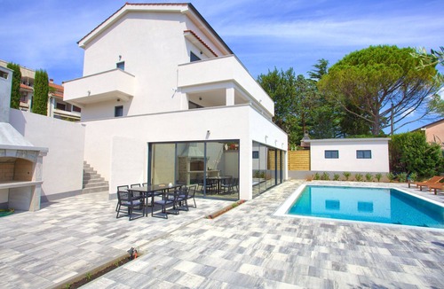 Pinezici Villa | Villa Bonjour with Pool
