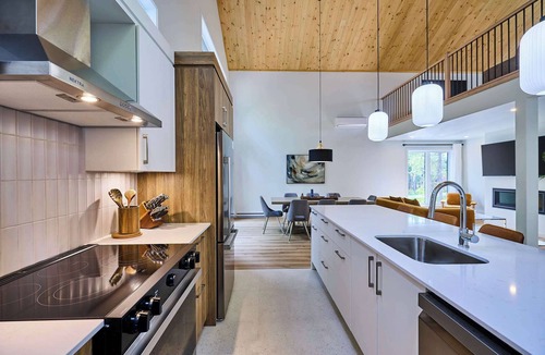 Shannon Ski Chalet | Villa Boréale | Private Spa, Pool & Foosball