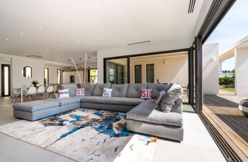 Le Grau-dʼAgde Villa | Villa Boston Pool Sauna Walk to Beach