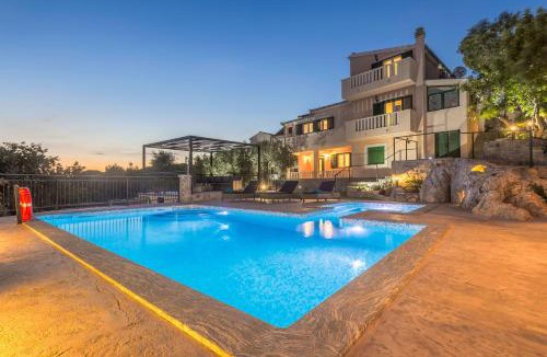 Okrug Donji Villa | Villa Boulder