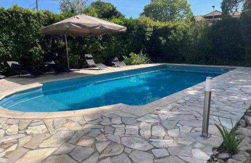 Castries Villa | Villa bourgeoise avec piscine et salle de sport