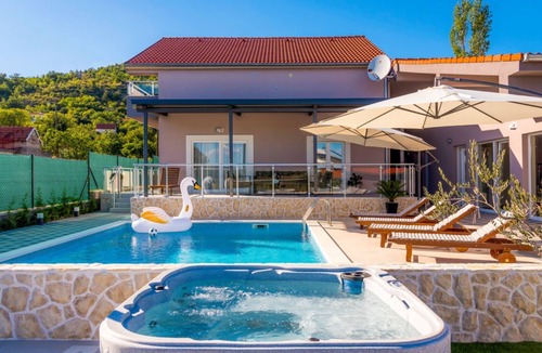 Drnis Villa | Villa Branka - Villa Tomić Drniš - Siverić
