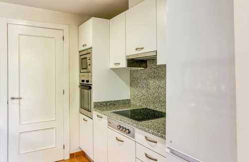 Navata Villa | Villa Brenda Torremirona Resort with Shared Pool, Garden, Terraces, BBQ & Wi-Fi
