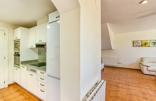 Navata Villa | Villa Brenda Torremirona Resort with Shared Pool, Garden, Terraces, BBQ & Wi-Fi
