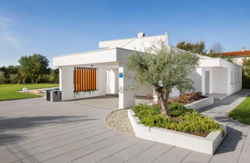Gajana Villa | Villa Brioli