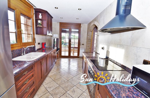 El Vendrell House | Villa Bruna for 8 people with private pool, large garden and sea views