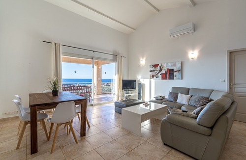 Marine de Davia Villa | villa by the sea
