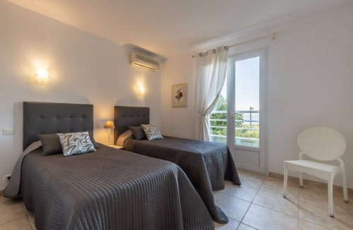 Marine de Davia Villa | villa by the sea