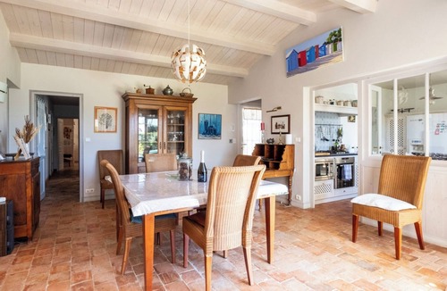 La Flotte Villa | Villa by the sea.