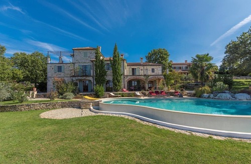 Kanfanar Villa | Villa By Three Oaks in Barat
