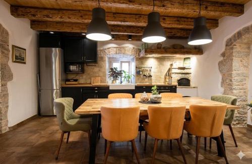 Bogovici Villa | Villa Ca'Pietra, rustic stone house