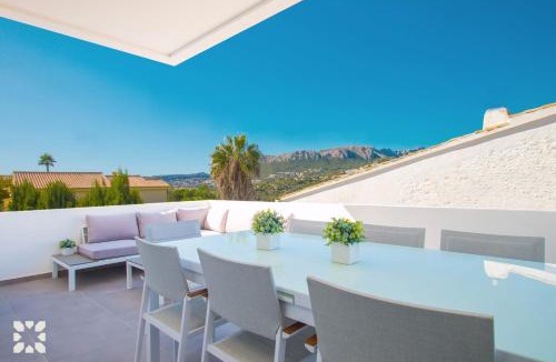 La Empedrola Villa | Villa Caballito De Mar by Abahana Villas