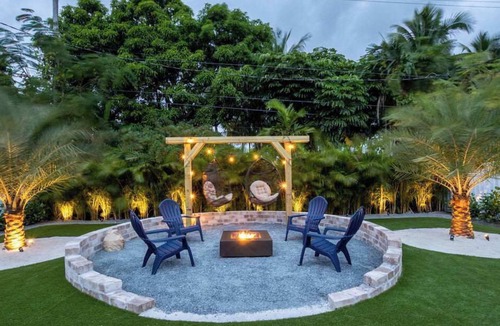 Highland Garden House | Villa Caicos | Outdoor Kitchen | Fire Pit | Pool
