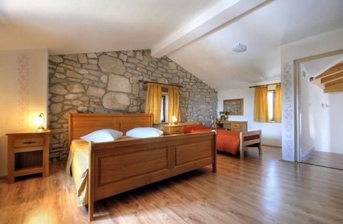 Ripenda Kras Bed & Breakfast | Villa Calussovo