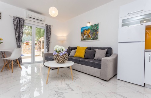 Hvar Old Town Apartment | Villa Capitis in the Centre - Deluxe Apartment with Swimming Pool