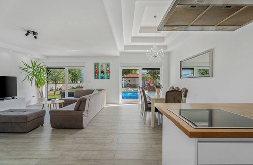 Donji Prolozac Villa | Villa Carol - Four Bedroom Villa, Sleeps 8