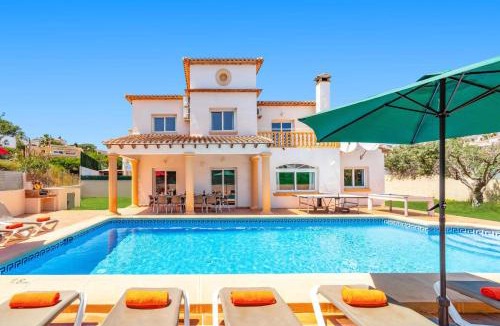 Urbanitzacio la Fustera Villa | Villa Carolina Blanca by Villa Plus