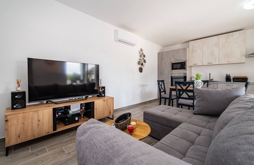 Gornji Karin Villa | Villa Casa Calido - Three Bedroom Villa with Swimming Pool