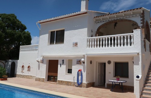 Jalon House | Villa Casa Solvino is modern and detached with beautiful views over the valley